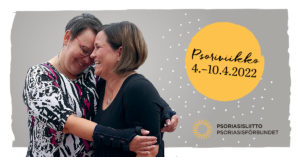 Psoriviikon Facebook-kokoinen teemakuva, jossa kaksi naista halaa. Pallurassa lukee Psoriviikko 4.-10.4.2022.